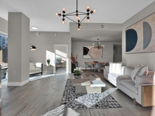Chic 2BR condo in the heart of Orlando Downtown