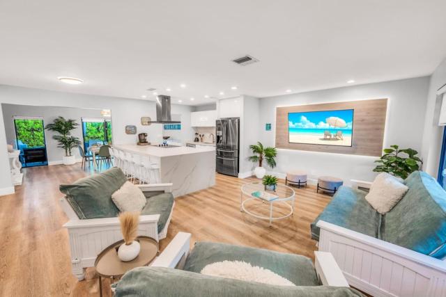 2 Luxury Homes, 6BR, Heated Pool, 15 Min to FLL