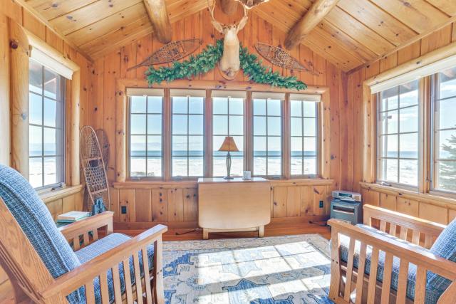 Waterfront Cottage: Family Getaway at Lake Huron!