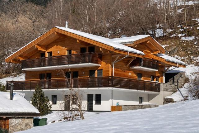 Modern chalet apartment with Eiger view