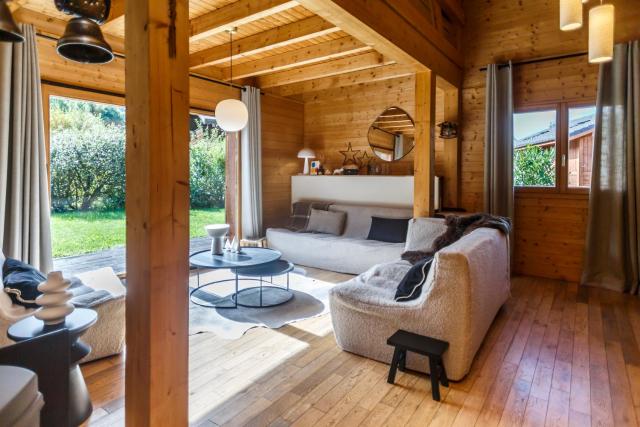 Warm modern chalet near ski resort