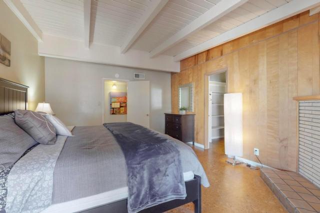 Spacious Nob Hill duplex, 6 bedrooms, sleeps 12