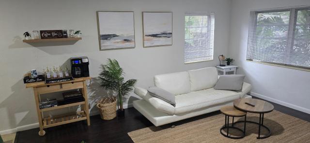 Cozy private 2BR Home with Outdoor space and BBQ grill