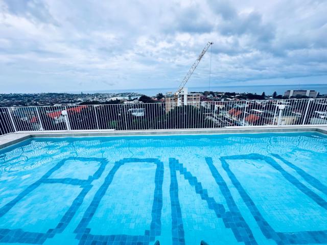 HolidayRento Bondi Rooftop Pool & Air Con Studio
