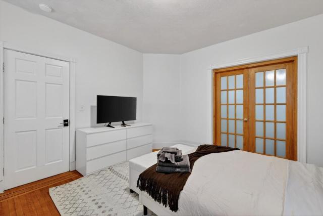 Spacious 2Br home in Malden with AC & heat