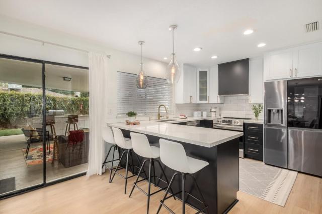 Stylish 3BR Pool Getaway ASU & Tempe Park