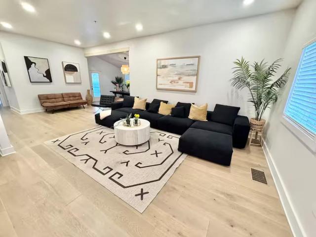 Scandinavian Haven Hot Tub pool ping pong - 2 houses sleeps 32