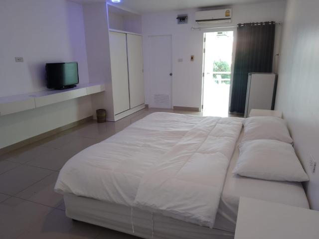 Illusion Hostel & Club