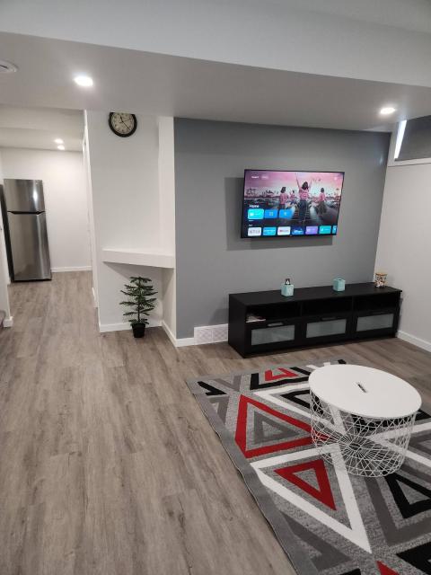 A Modern Homely 1 BR Suite