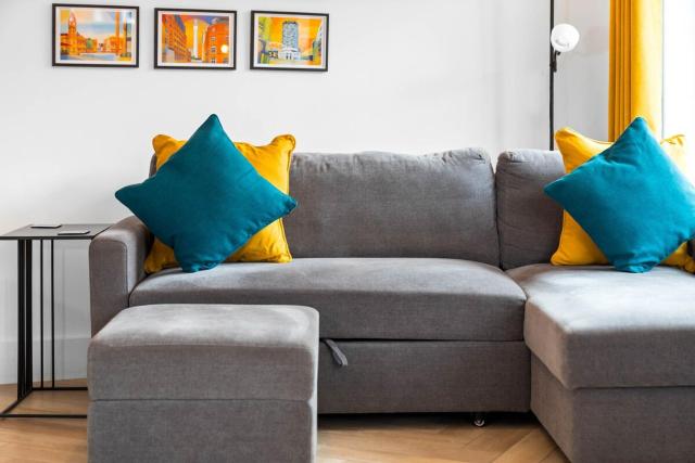 #116 Modern 2 bed near Utilita with roof terrace - 10 mins from Bullring & Grand Central - Sleeps 6 - " Perfect for Contractor and Families - Free parking"