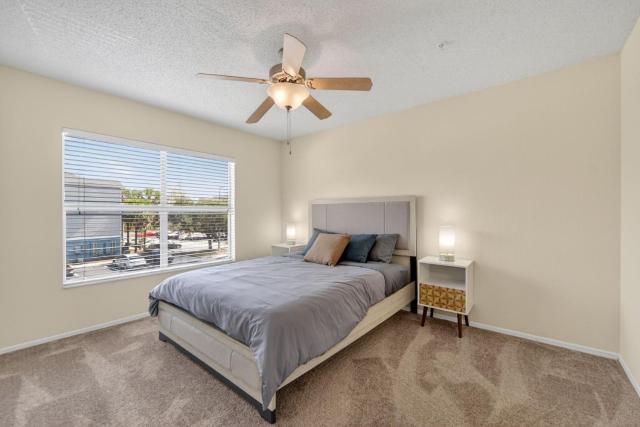 Modern 2BR Stay in Prime Location