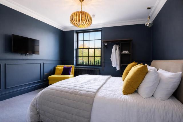 4 Bedroom House for Work Crews, Each Guest Has Own Room, Weekly Rates by Bluehouse Shortlets Brighton