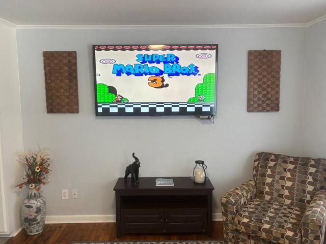 Private Hot Tub & Swing, Vintage Nintendo with Large Parking & EV ready
