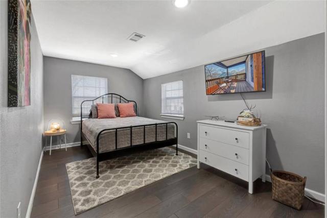 Super Cozy 2 bedroom with Fast WIFI and Queen Bed close to Downtown Houston!!