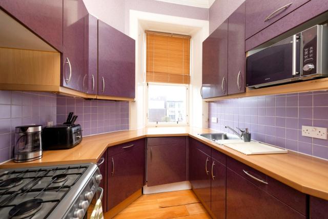 Stylish Southside Flat Near Old Town