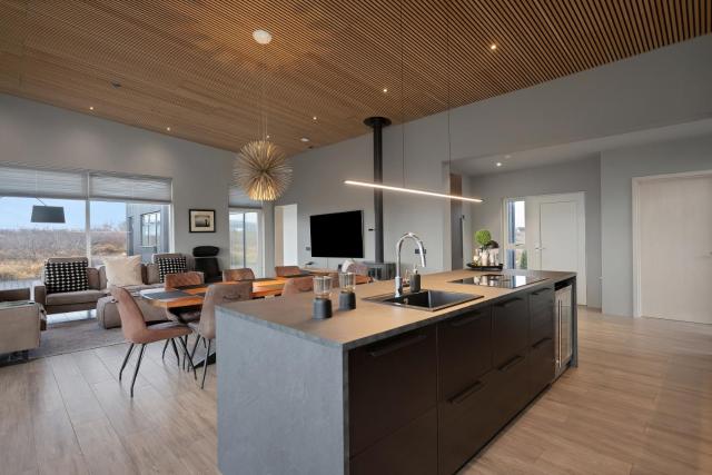 Luxury 4BR House with Sauna, Hot Tub and EV Charger