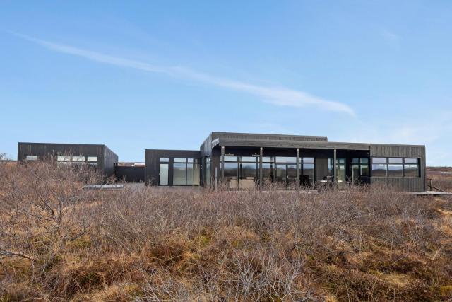 Luxury 4BR House with Sauna, Hot Tub and EV Charger