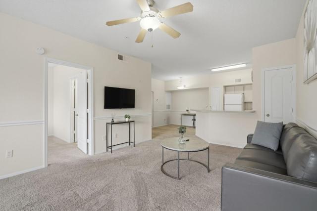 Upscale 1BR Apartment Home