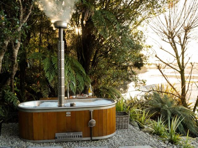 Hightide River Escape -with Outdoor Bath