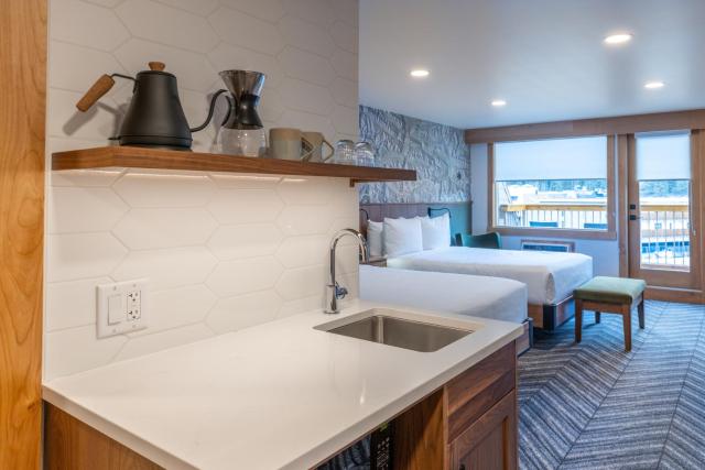 Hotel Canoe and Suites