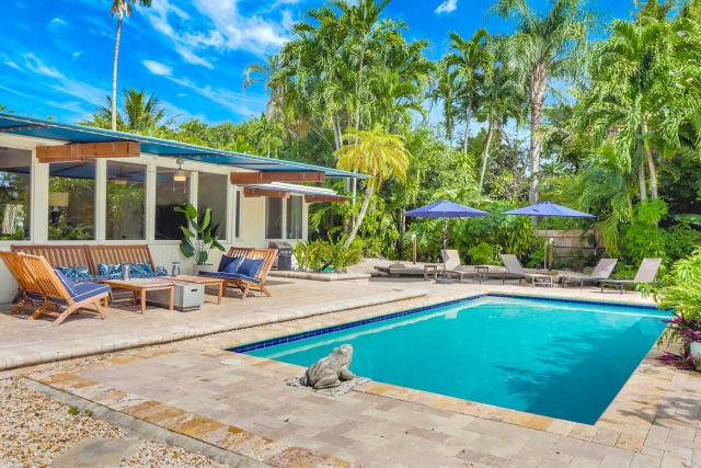 Casa in Tropic Paradise with Pool and BBQ