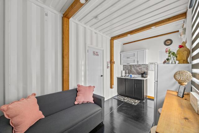 Beachside 1BR Apartment Sleeps 4