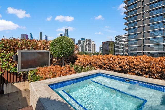 Ikebana 1BR with Walk to CBD & Queen Vic Market