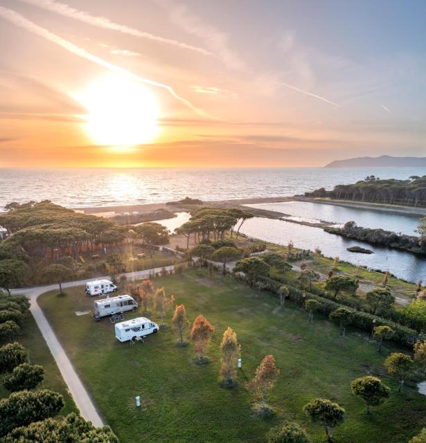 NOMAD ARGENTARIO - Area Sosta Camper - NO TENDE - NO ROULOTTE - NO CARAVAN - Empty Pitch Only Campervan RV - SOLO PIAZZOLA PER IL PROPRIO CAMPER - Tariffa fino a 4 persone - TUTTI I SERVIZI INCLUSI