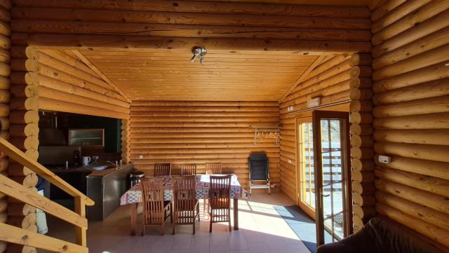CHALET JACUZZI PRIVE, TERRASSE et VUE MONTAGNE DANS CAMPING 3 ETOILES