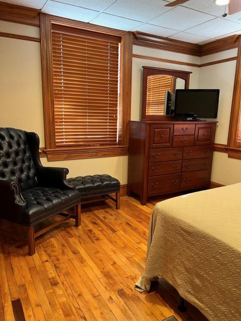 Historic Downtown 2 Bedroom Condo