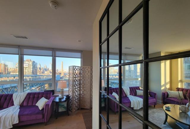 Stay Like A Boss- Penthouse-Views- Convention Center- Free Parking