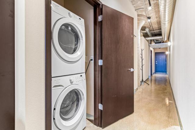 DT 2KBD2BA Steps from Target Field+GYM+KTCHN+LNDRY