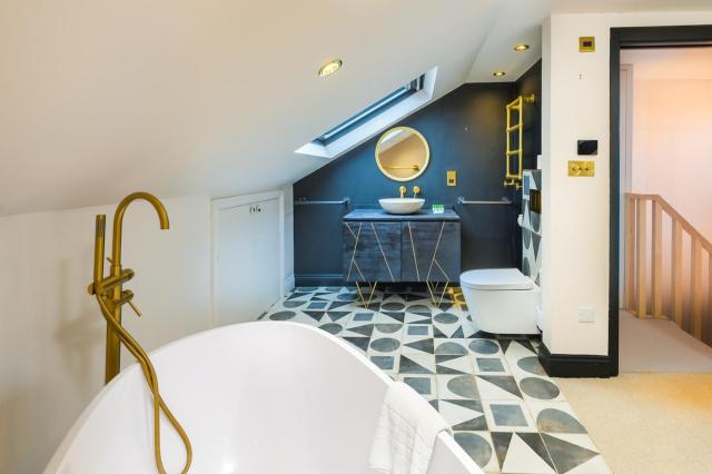 Luxury Renovated Four Bedroom Home in Dulwich