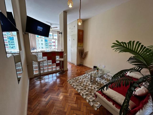 Apartamento em Copacabana com vista lateral do Mar