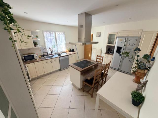 LA LUMINEUSE Suite 2 Chambres Spacieux avec Toilette et Salle de Bain Privée