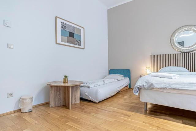 Comfortable 2BR Apt Next to Vienna Vibrant Center