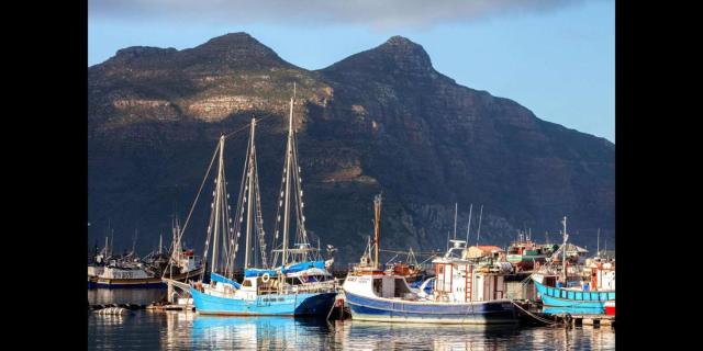 Booked Easy -Cape Town CBD Hotels free Shuttle Airport Cape Town