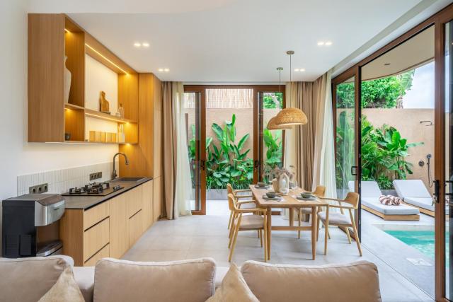 Berawa Week Villas - Modern Pool Stay Near the Ocean