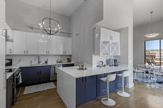 Downtown Penthouse 11Parking Gym Pvt Patio