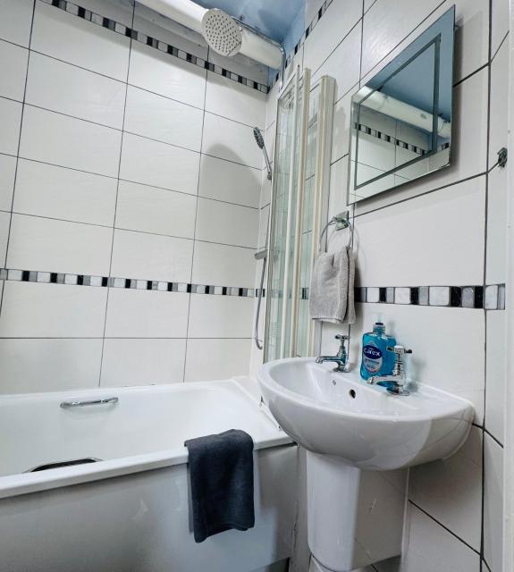 Peaceful Central Accessible Home with Great Amenities& Free Parking