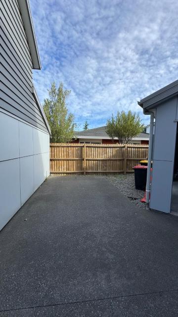 4 beds family retreat next to Riccarton mall
