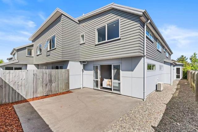 4 beds family retreat next to Riccarton mall