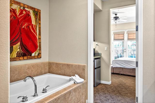 LV034 Cozy Upstairs Legacy Villas Suite