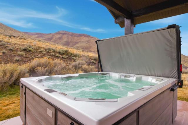 Private Family Home with Hot Tub