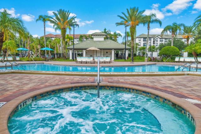 New Modern Vista Cay Reserve Condo - 5008