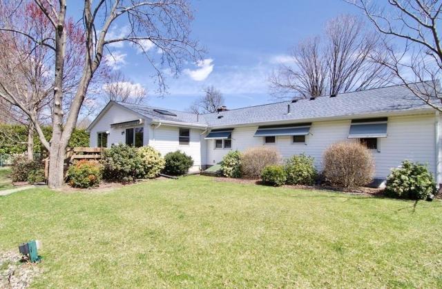 cozy 5bd single -family home in Longmeadow