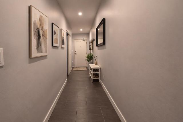 Cozy 2 Bedroom Downtown Apt