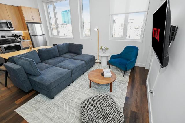 Spacious 4BR Apt Near McCormick Place & Chinatown