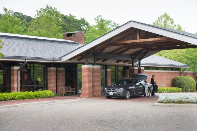 Williamsburg Woodlands Hotel & Suites, an official Colonial Williamsburg Hotel