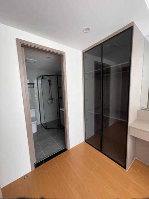 2 bedr condo with pool access